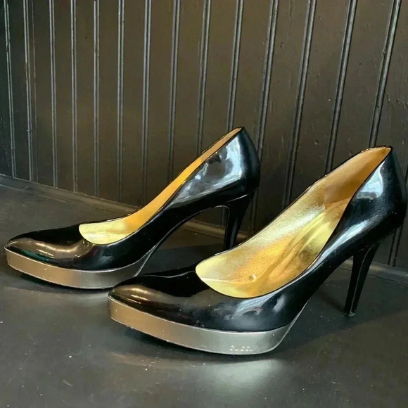 Authenic Gucci Black Patent Leather High Heels with Gold Platform Size 7 - Picture 1 of 7